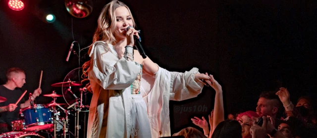 Dove Cameron: Den Gådefulde Stenbuk-stjerne